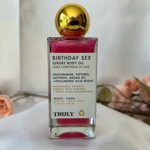 TRULY Other - TRULY Birthday Sex Luxury Body Oil - Pink and Gold